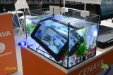 Tablet im Aquarium. Wasserdicht bis IP68.